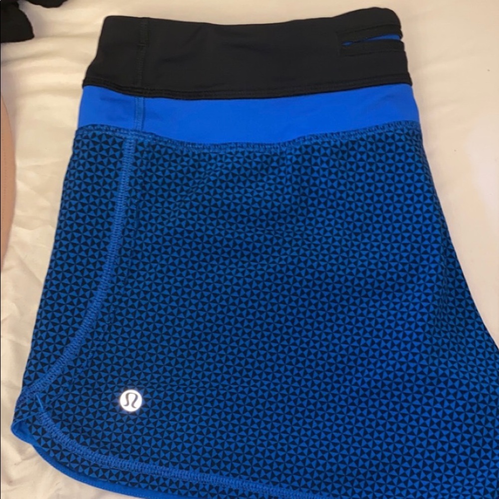 🍋 Lululemon Shorts {4”} Like New!